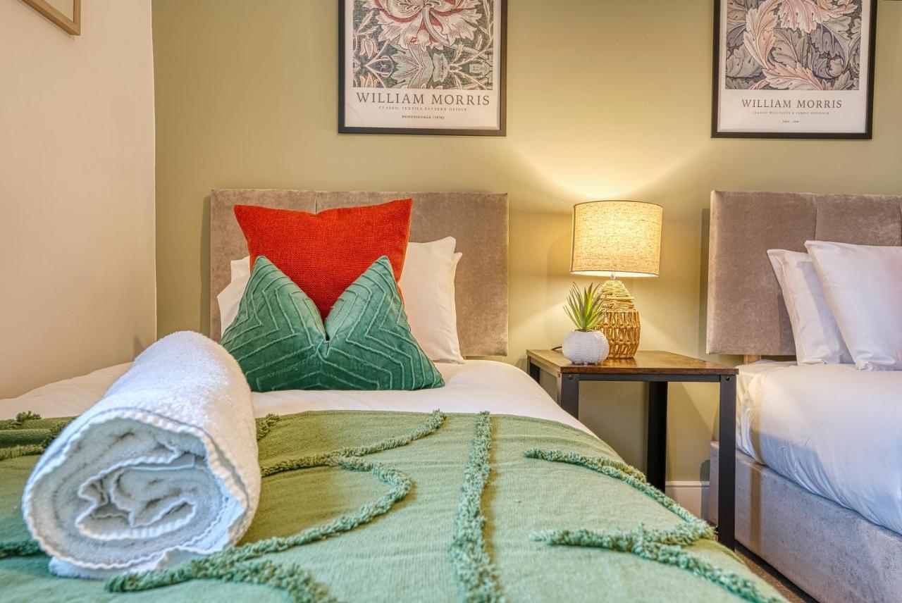 Ashcroft Loft By Timeless Stays - Stunning 3 Bedroom, 2 Bathrooms, Charming Central Apartment Featuring A Balcony Cirencester Exterior foto