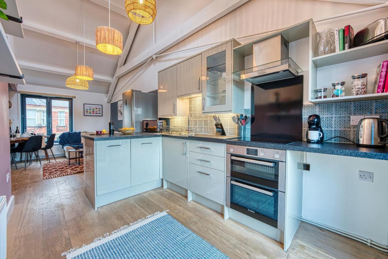 Ashcroft Loft By Timeless Stays - Stunning 3 Bedroom, 2 Bathrooms, Charming Central Apartment Featuring A Balcony Cirencester Exterior foto